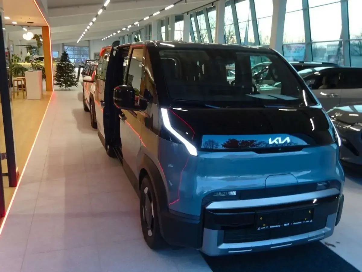 Nowe Kia PV5 119 kW (163 KM) 2025 Szary Minivan