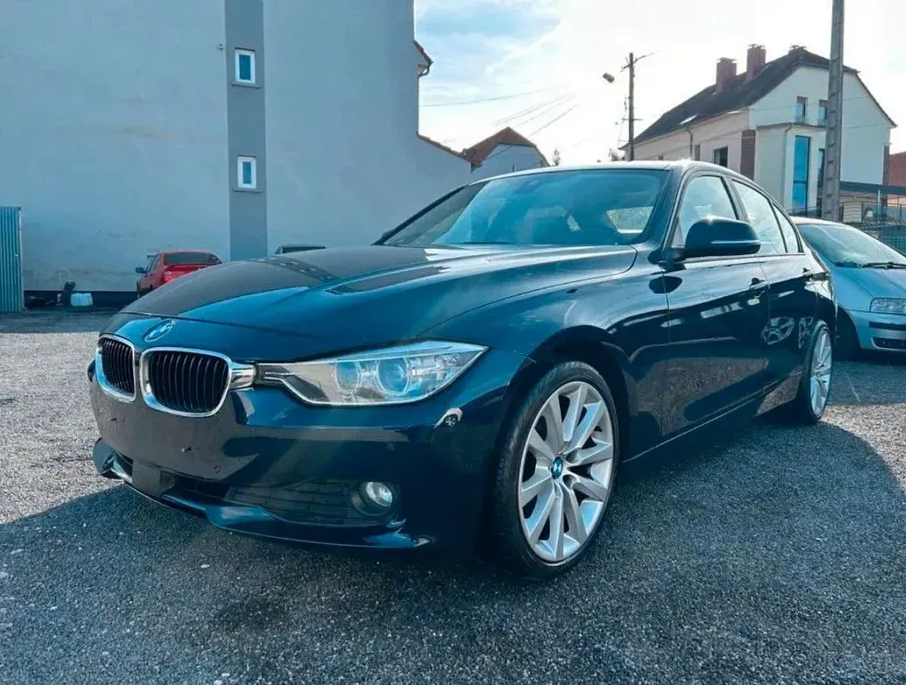 Gebraucht BMW 320 Sport Line 184 PS (135 kW) 2013 Blau Limousine