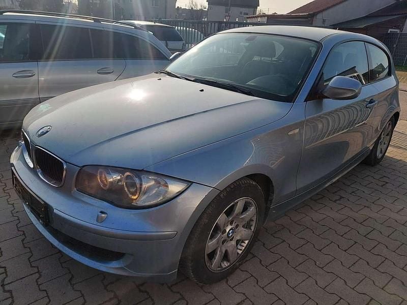 Blau Gebraucht 2010 BMW 118 Kleinwagen | 3.985 € (Guter Preis) - Bild 1/4