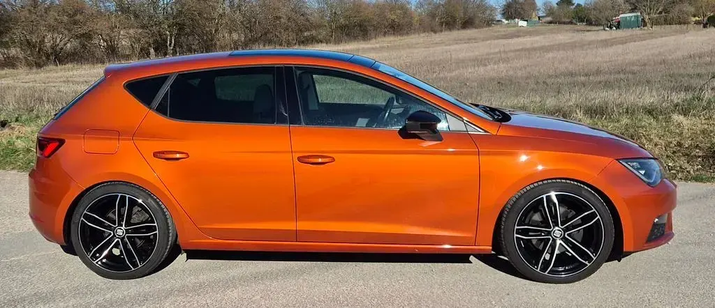 Używany Seat Leon 110 KM (80 kW) 2018 Pomarańczowy Sedan/Limuzyna