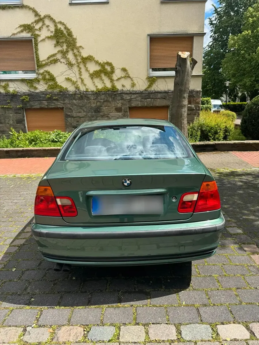 Gebraucht BMW 320 Basis 150 PS (110 kW) 1999 Grün Limousine