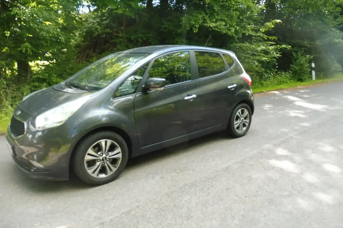 Gebraucht Kia Venga DREAM-TEAM Edition 125 PS (91 kW) 2016 Grau Kleinwagen