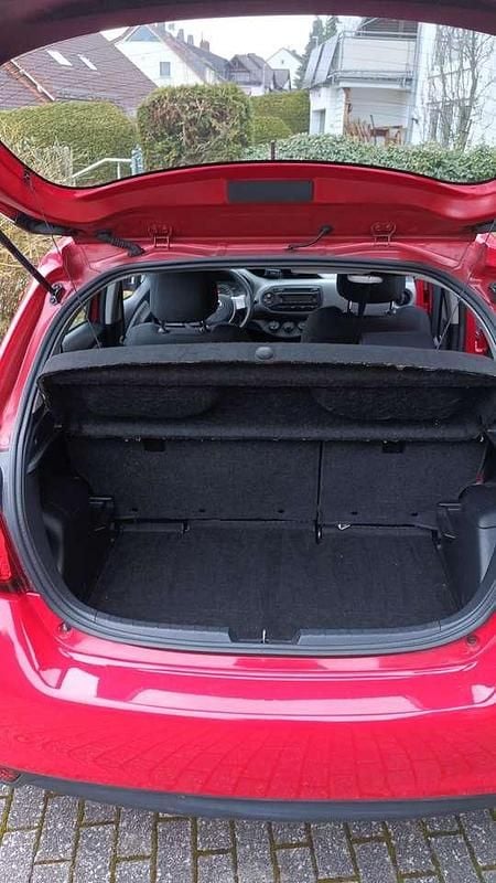 Gebraucht Toyota Yaris 69 PS (50 kW) 2014 Rot Kleinwagen