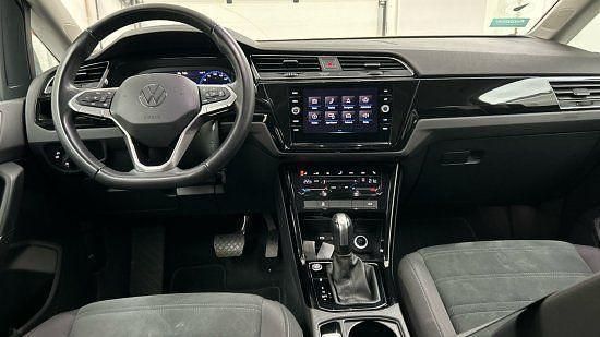 Gebraucht VW Touran Highline 150 PS (110 kW) 2023 Schwarz Van / Kleinbus