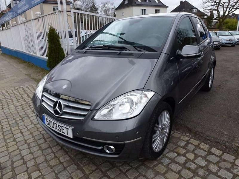 Gebraucht Mercedes A180 Elegance 116 PS (85 kW) 2011 Grau Van / Kleinbus