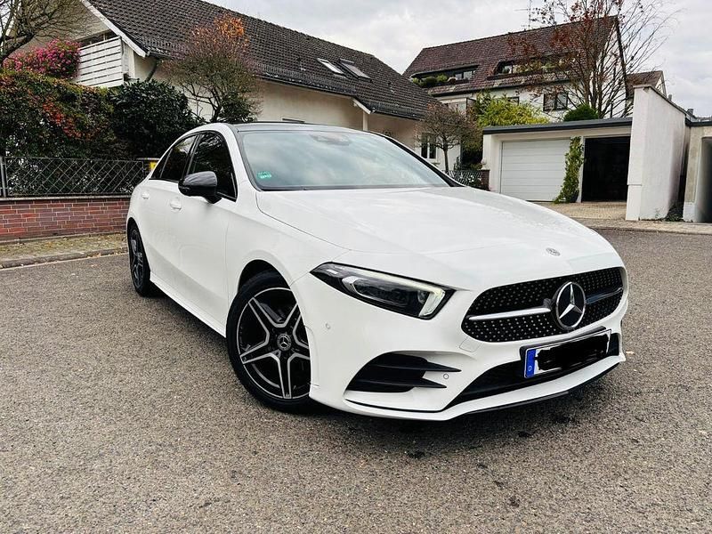 Weiß Gebraucht 2020 Mercedes A220 AMG Limousine | 29.490 € (Teuer) - Bild 1/4