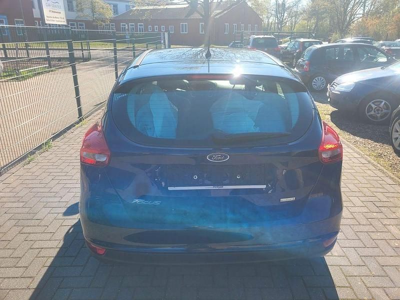 Usata Ford Focus Titanium 101 CV (74 kW) 2017 Blu Berlina