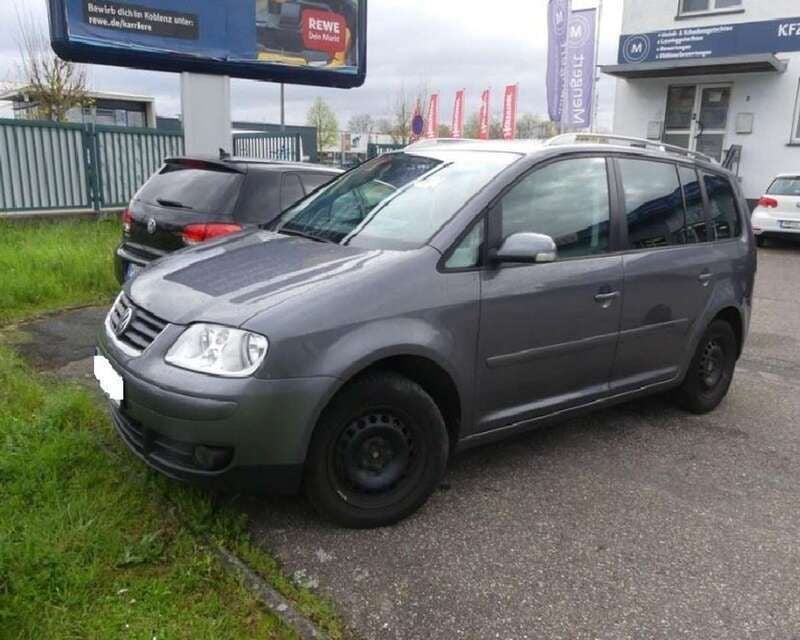 Silber Gebraucht 2006 VW Touran Goal Van / Kleinbus | 3.900 € - Bild 1/4