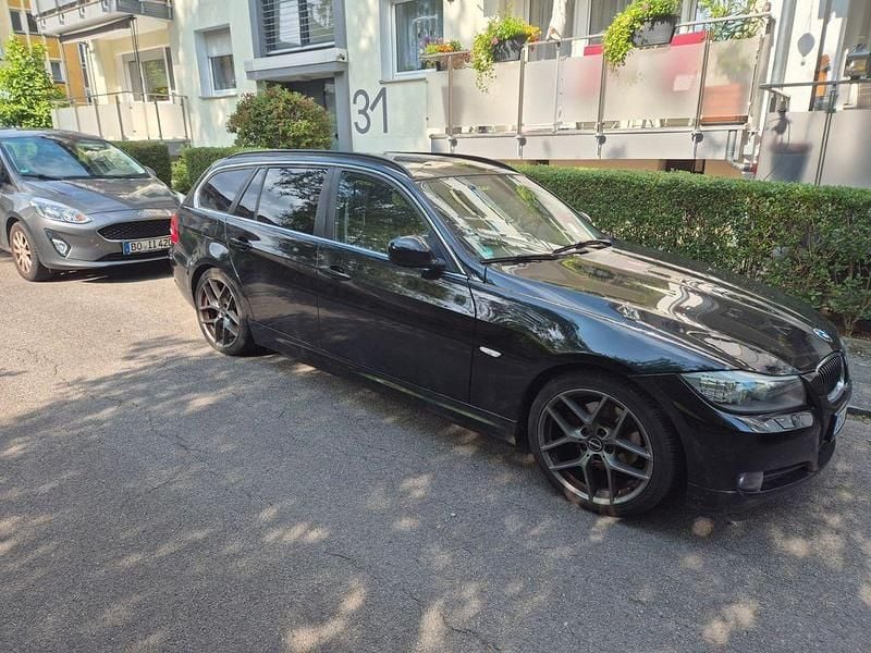Schwarz Gebraucht 2011 BMW 325 Kombi | 4.500 € - Bild 1/4