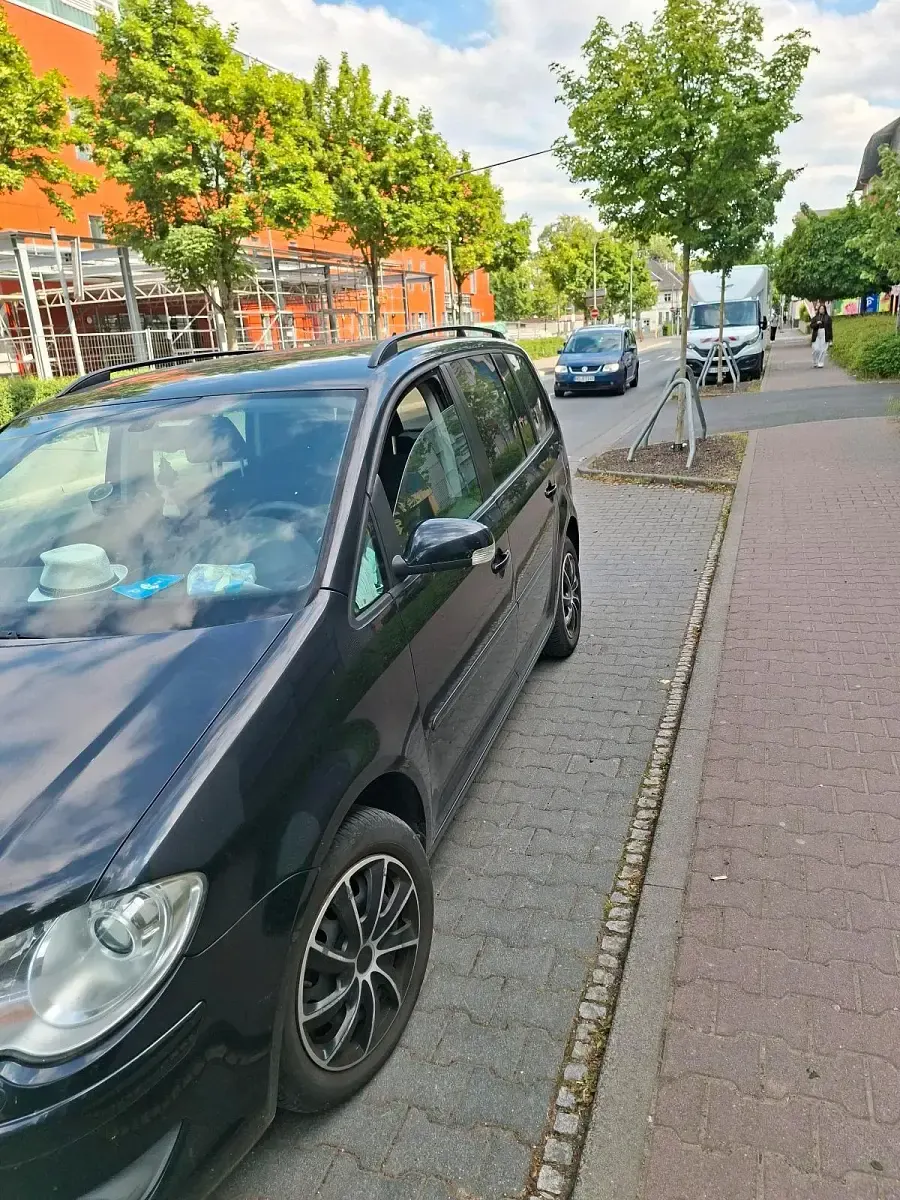 Gebraucht VW Touran 19 PS (13 kW) 2009 Schwarz Van / Kleinbus