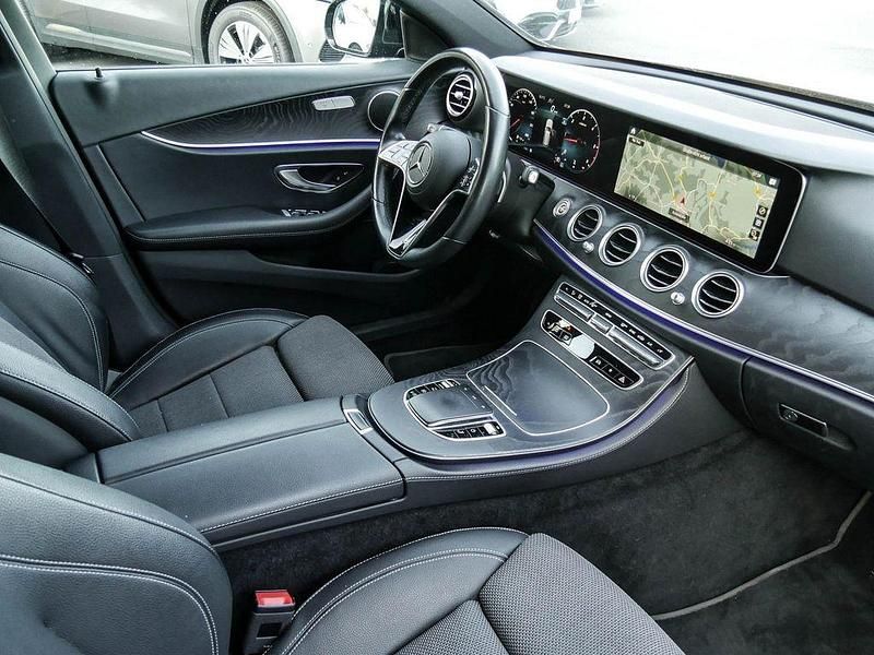 Gebraucht Mercedes E220 Avantgarde 194 PS (142 kW) 2021 Schwarz Limousine