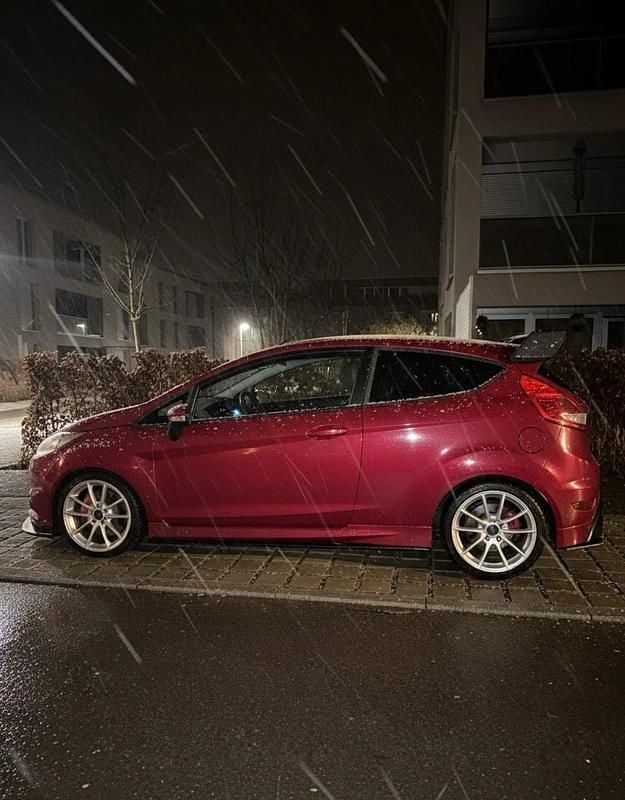 Gebraucht Ford Fiesta 2009 Rot Kleinwagen
