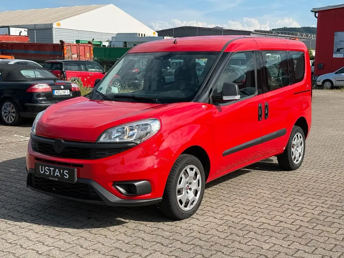 Gebraucht Fiat Doblò 95 PS (69 kW) 2015 Rot Van / Kleinbus