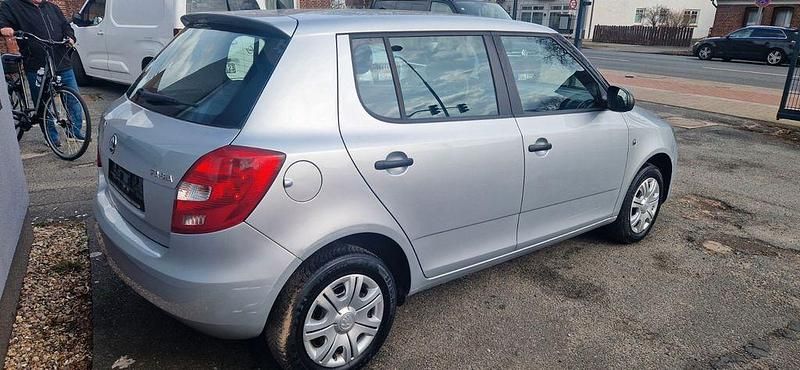 Gebraucht Skoda Fabia Cool Edition 60 PS (44 kW) 2015 Silber Limousine