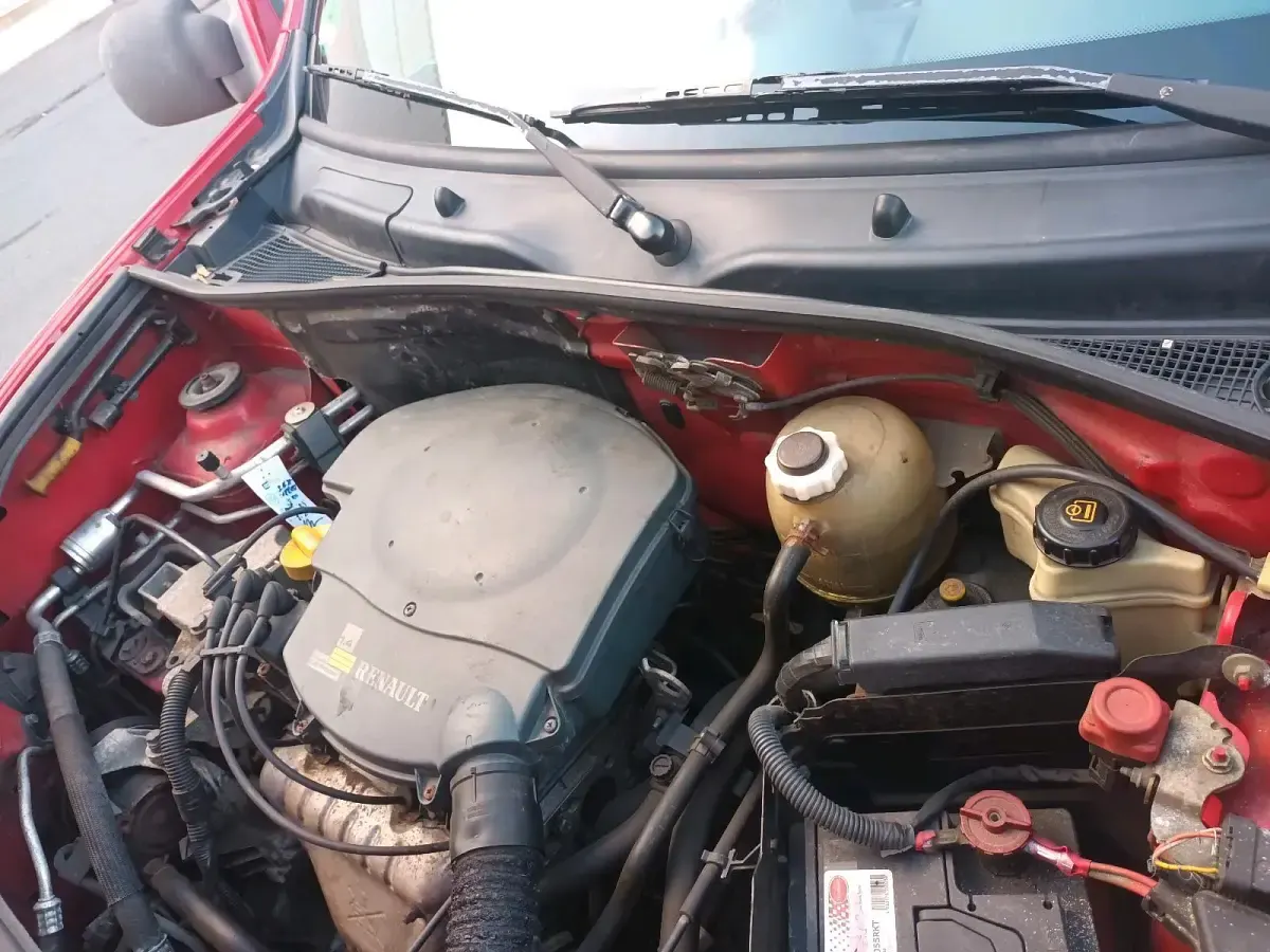 Gebraucht Renault Kangoo 86 PS (63 kW) 2000 Rot Van / Kleinbus