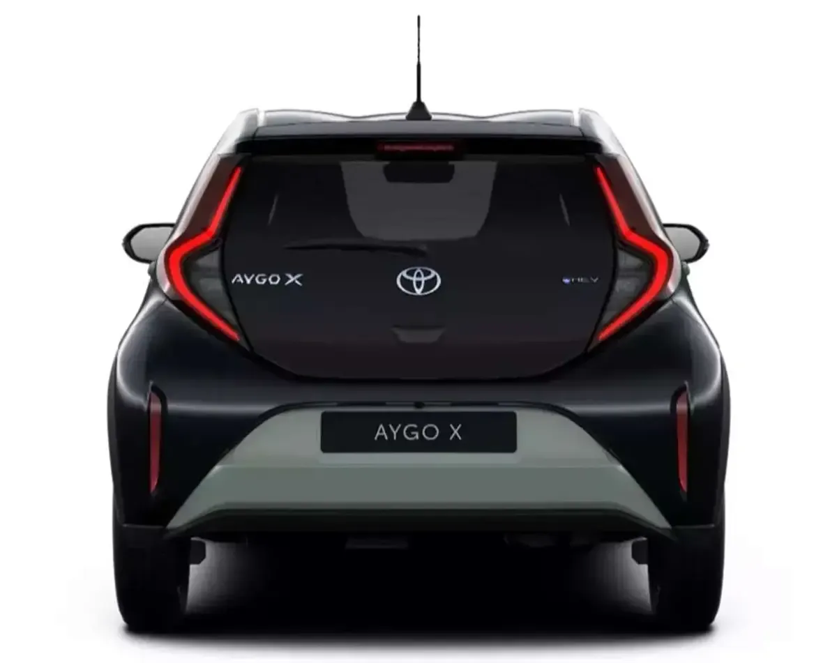 Neu Toyota Aygo X 116 PS (85 kW) 2026 Urban khaki/ night sky black SUV