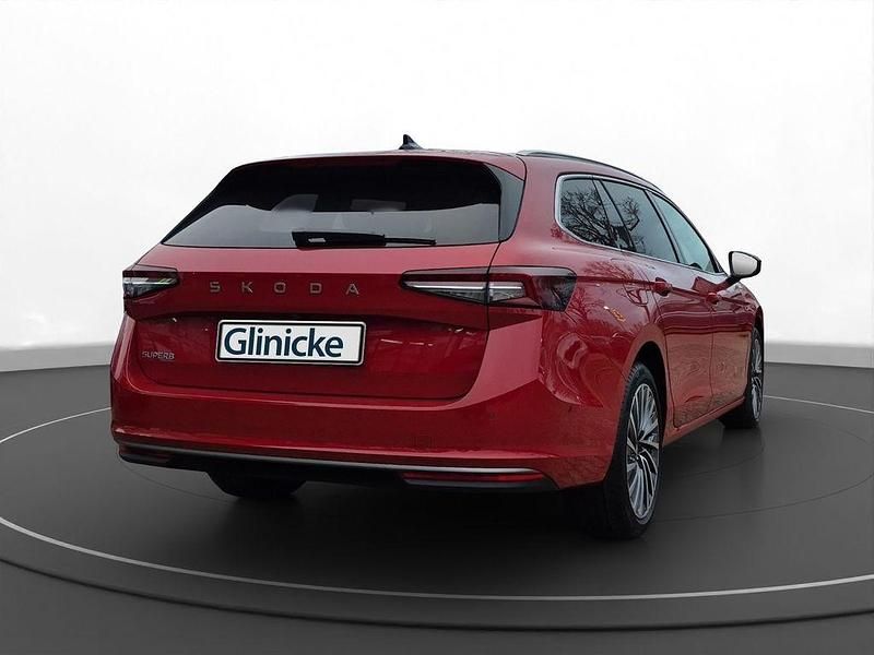 Gebraucht Skoda Superb LAURIN & KLEMENT 150 PS (110 kW) 2025 Carmine rot metallic Kombi