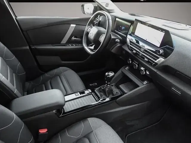 Gebraucht Citroën C4 Shine 131 PS (96 kW) 2023 Manufacturer SUV