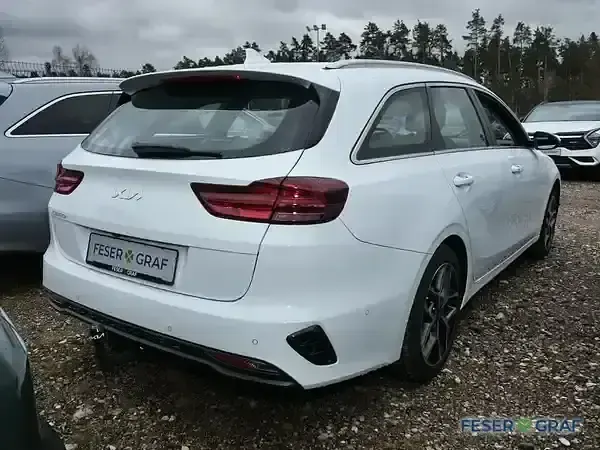 Gebraucht Kia Ceed 136 PS (100 kW) 2024 Cararraweiss Kleinwagen