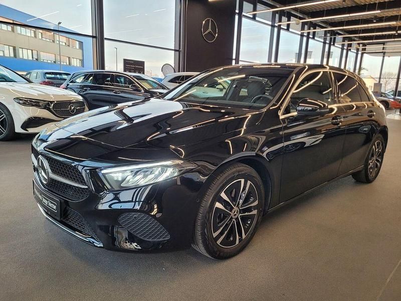 Gebraucht Mercedes A180 Progressive 136 PS (100 kW) 2024 Lack kosmosschwarz Limousine