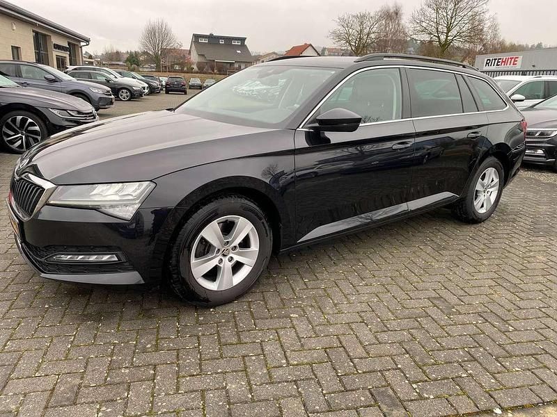 Schwarzmagic perleffekt Gebraucht 2022 Skoda Superb Ambition Kombi | 16.400 € (Fairer Preis) - Bild 1/4