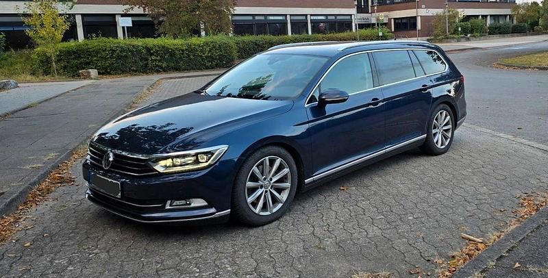 Blau Gebraucht 2017 VW Passat Highline Kombi | 12.500 € (Superpreis) - Bild 1/4