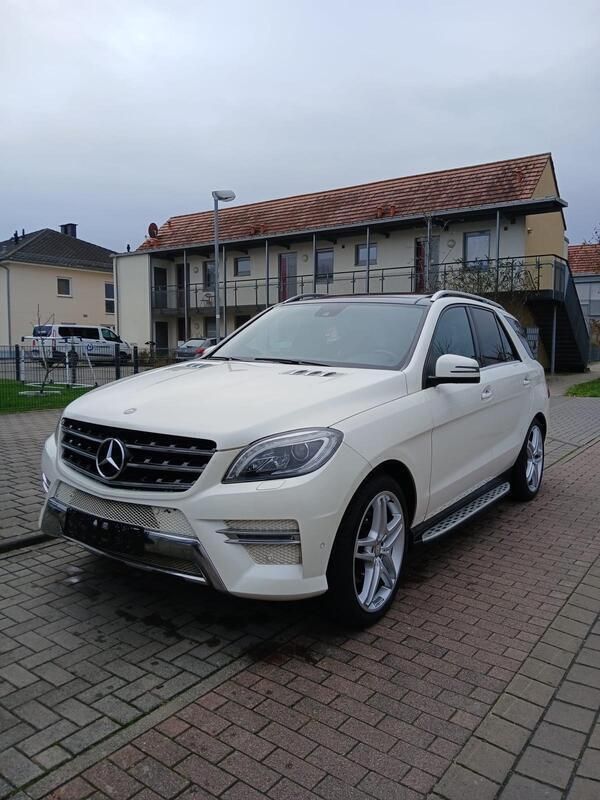 Weiß Gebraucht 2013 Mercedes ML350 AMG SUV | 21.900 € (Fairer Preis) - Bild 1/4