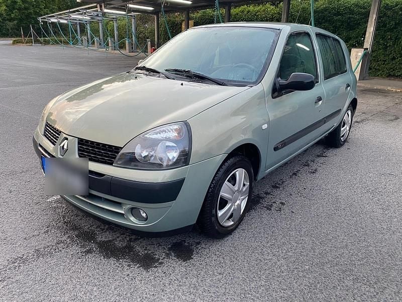 Grün Gebraucht 2003 Renault Clio II Kleinwagen | 1.850 € - Bild 1/4