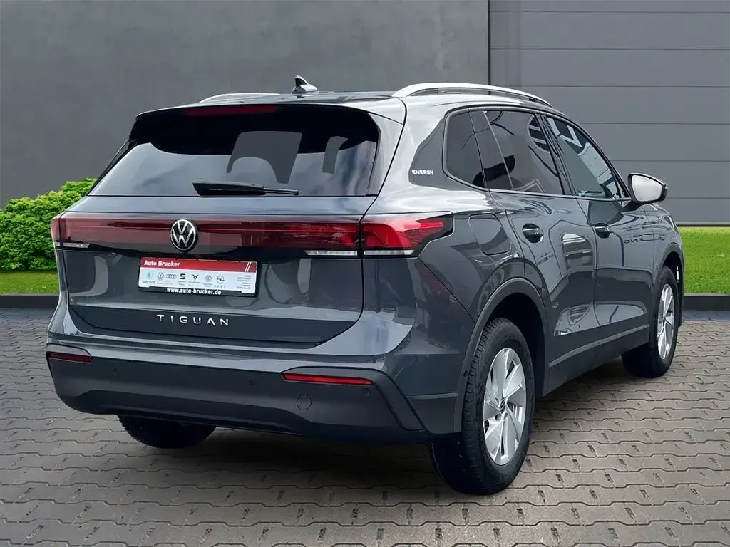 Neu VW Tiguan 150 PS (110 kW) 2025 Grau SUV