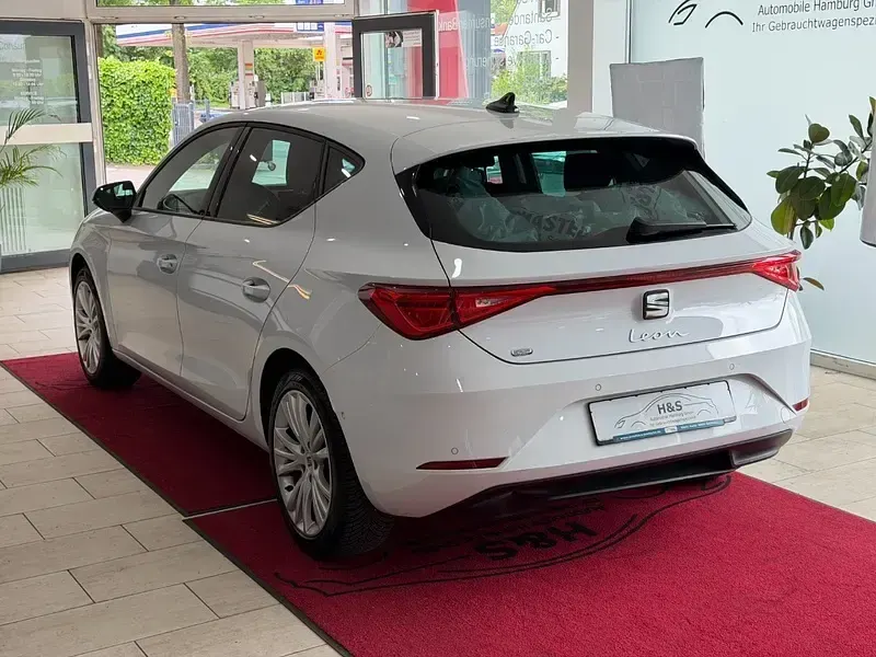 Używany Seat Leon Style 150 KM (110 kW) 2024 Biały Kombi