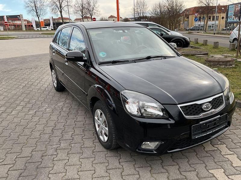 Gebraucht Kia Rio Attract 97 PS (71 kW) 2010 Schwarz Limousine