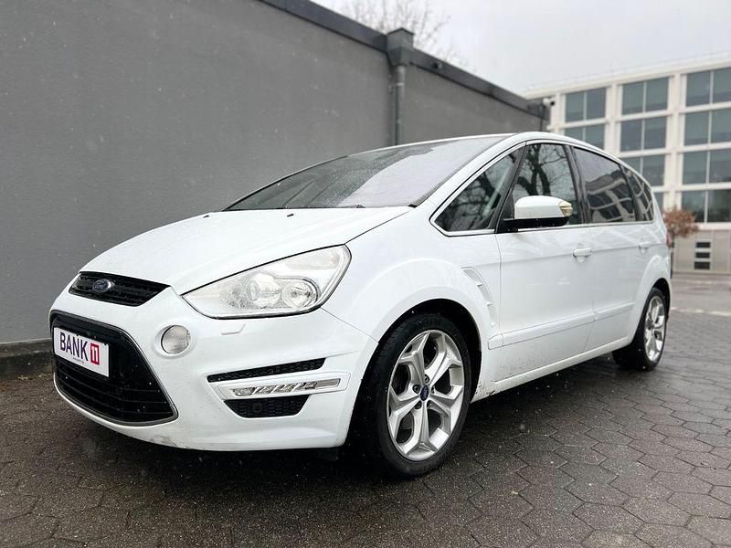 Weiß Gebraucht 2010 Ford S-MAX Titanium Van / Kleinbus | 4.999 € (Guter Preis) - Bild 1/4