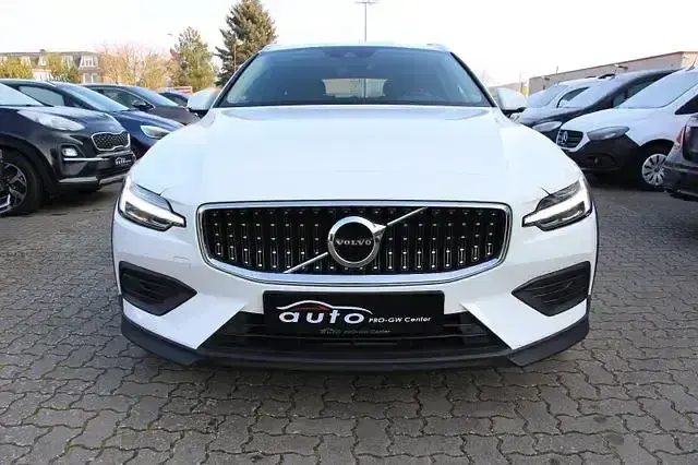 Gebraucht Volvo V60 CC 197 PS (144 kW) 2021 Weiß Kombi