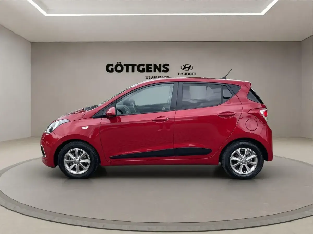 Gebraucht Hyundai i10 Passion 67 PS (49 kW) 2016 Rot Kleinwagen