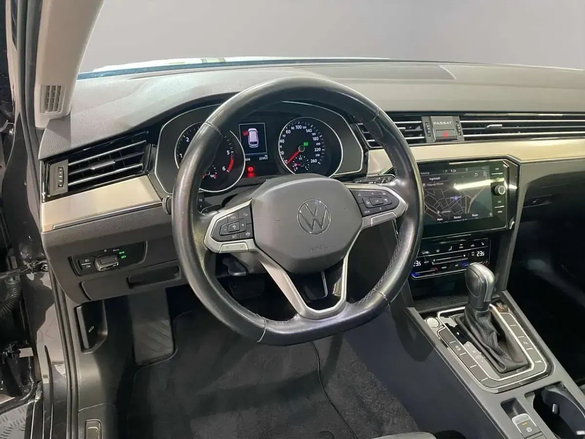 Gebraucht VW Passat Elegance 150 PS (110 kW) 2021 Mangangrau metallic Kombi