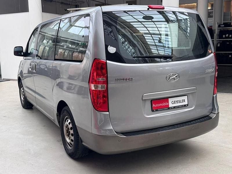 Gebraucht Hyundai H-1 170 PS (125 kW) 2012 Grau Van / Kleinbus