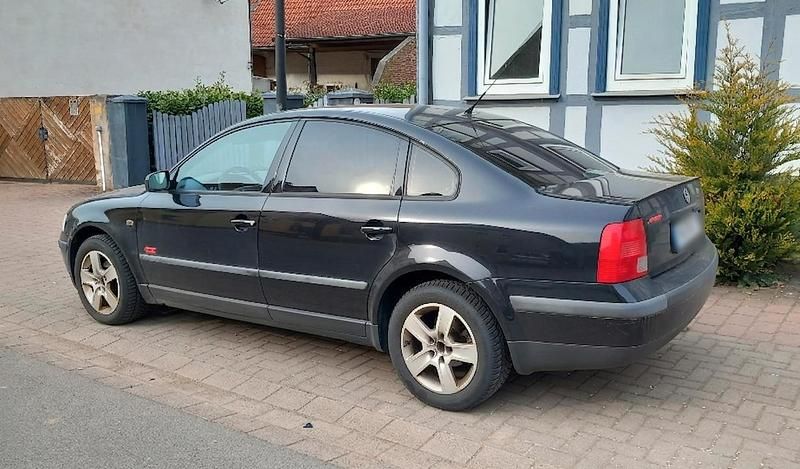Gebraucht VW Passat 125 PS (91 kW) 1999 Schwarz Limousine