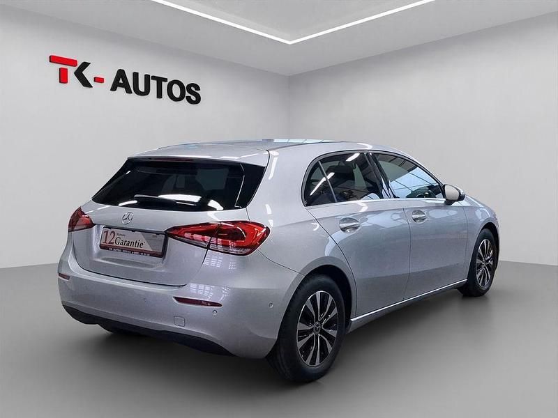 Gebraucht Mercedes A200 163 PS (119 kW) 2022 Iridiumsilber Limousine