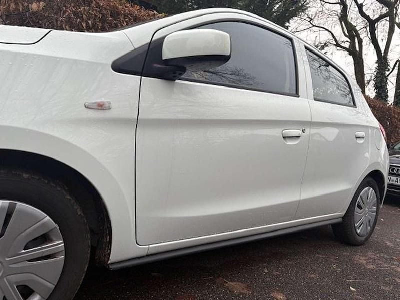 Gebraucht Mitsubishi Space Star Select 71 PS (52 kW) 2024 Weiß Limousine