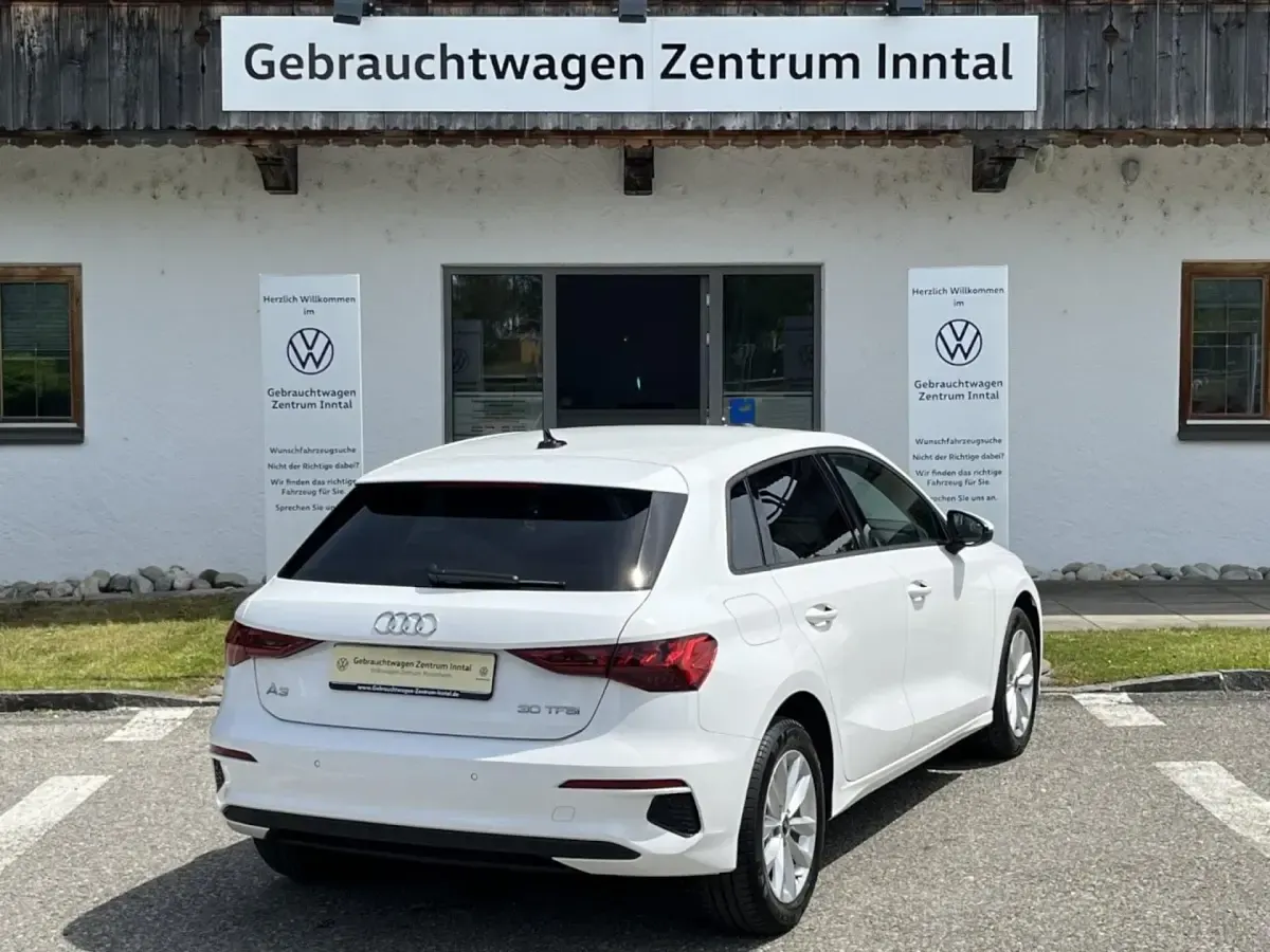 Gebraucht Audi A3 110 PS (80 kW) 2023 Weiß Limousine