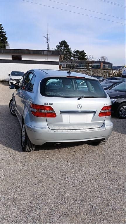 Gebraucht Mercedes B200 140 PS (102 kW) 2011 Silber Van / Kleinbus