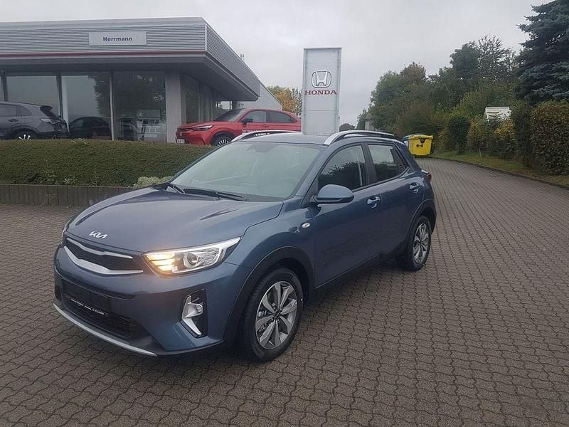 Neu Kia Stonic 79 PS (58 kW) 2025 Blau SUV