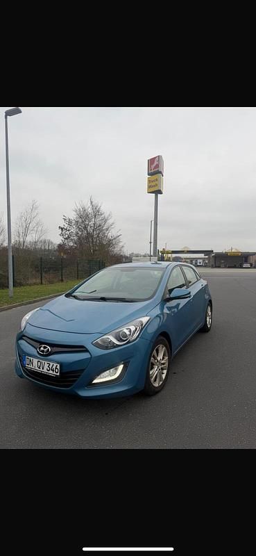 Gebraucht Hyundai i30 99 PS (72 kW) 2012 Blau Limousine
