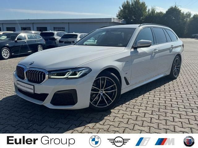 Weiss Gebraucht 2021 BMW 530 M Sport Kombi | 37.488 € (Etwas zu teuer) - Bild 1/4