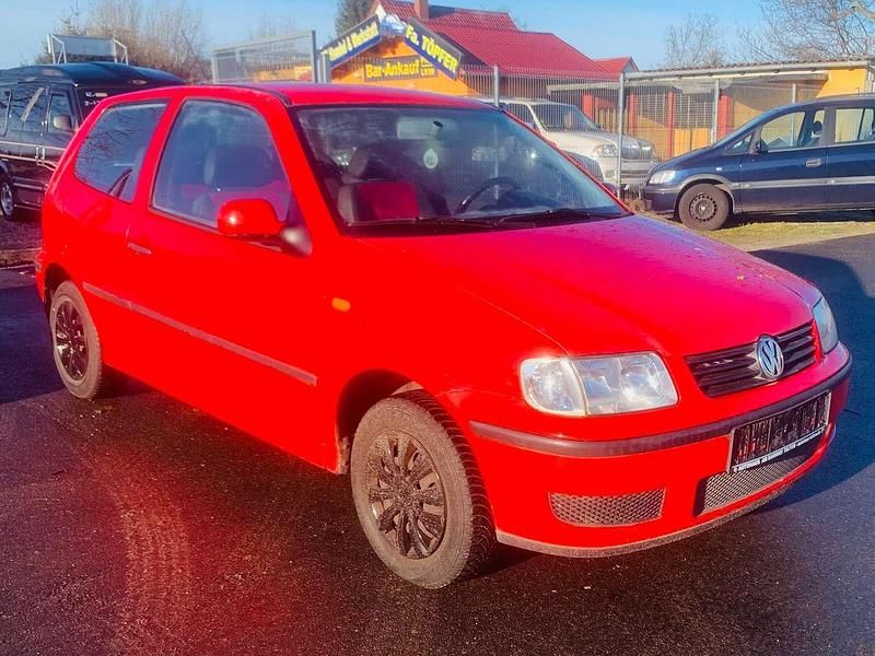Rot Gebraucht 2000 VW Polo Limousine | 250 € (Superpreis) - Bild 1/4