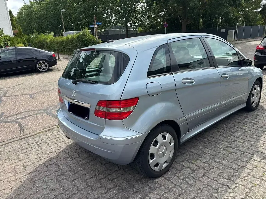 Gebraucht Mercedes B200 140 PS (102 kW) 2006 Blau Van / Kleinbus