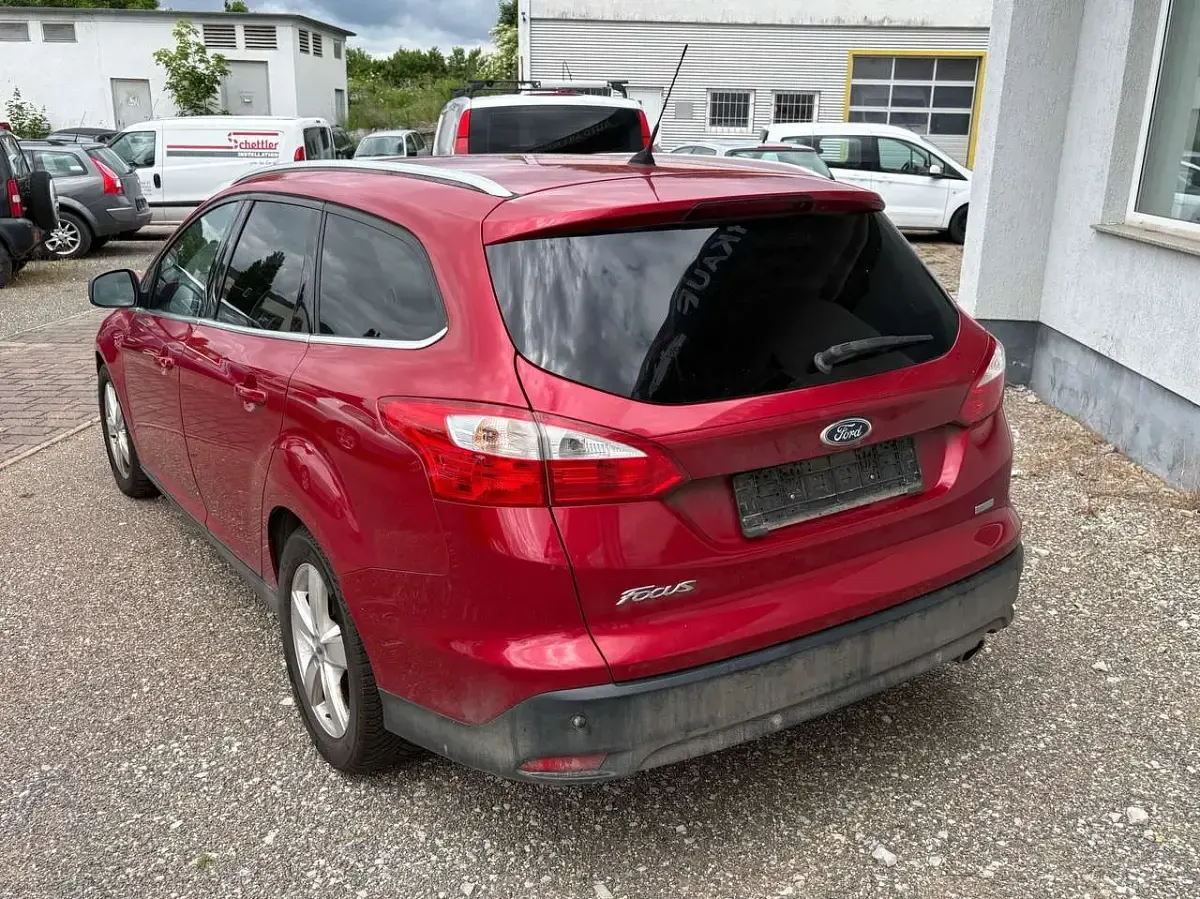 Gebraucht Ford Focus Titanium 182 PS (133 kW) 2011 Candyrot metallic Kombi