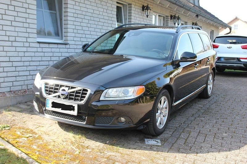 Używany Volvo V70 Pro 215 KM (158 kW) 2012 Czarny Kombi