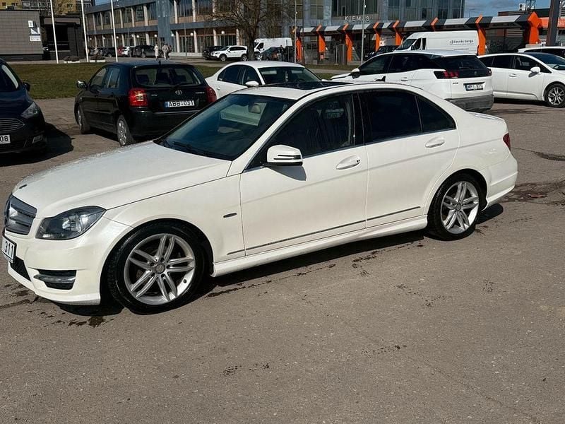 Gebraucht Mercedes C250 Avantgarde 204 PS (150 kW) 2012 Weiß Limousine