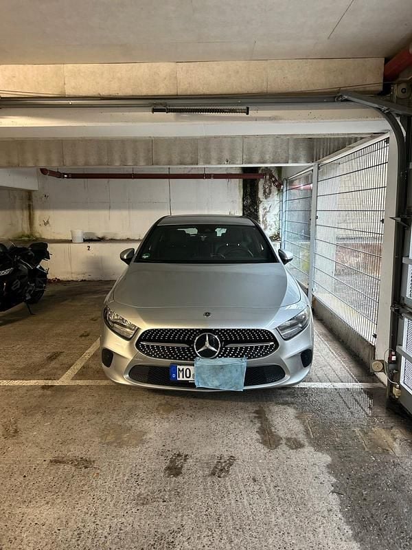 Gebraucht Mercedes A180 116 PS (85 kW) 2022 Grau Limousine